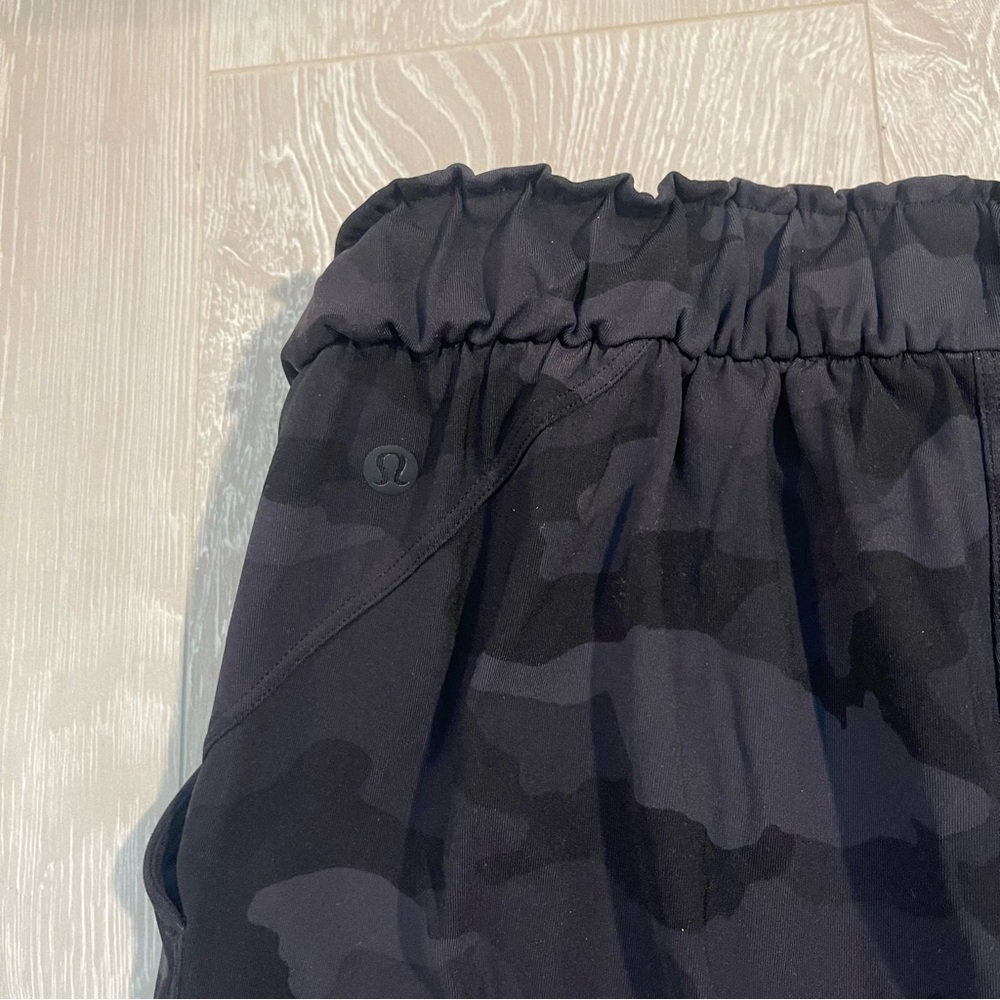 Lululemon Stretch High-Rise Jogger *Full Length size 4 Black Dark Gray Camo - Picture 14 of 16